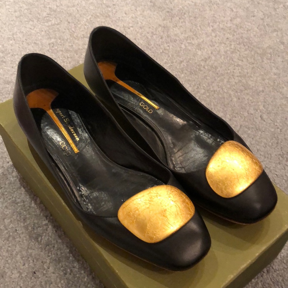 Rupert Sanderson Black Leather Flats, size 38.5eur.